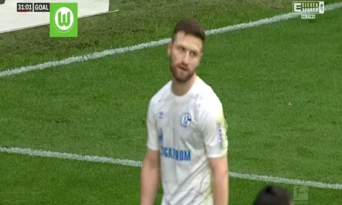 Rời Arsenal, Mustafi lại "tấu hài" khiến Schalke ôm hận