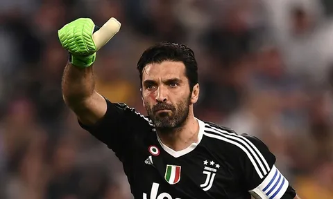 Rời Juventus, "Bố già" tới bến đỗ không ngờ