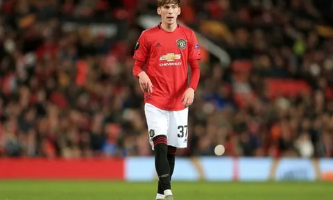 Rời Man United, lộ 2 bến đỗ tiềm năng của "Carrick mới"