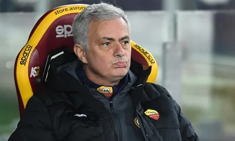 Roma lỗ hơn 100 triệu, áp lực dành cho Mourinho càng lớn