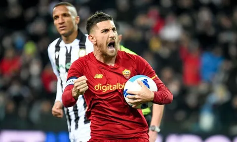 Roma suýt thua trong ngày Mourinho trở lại