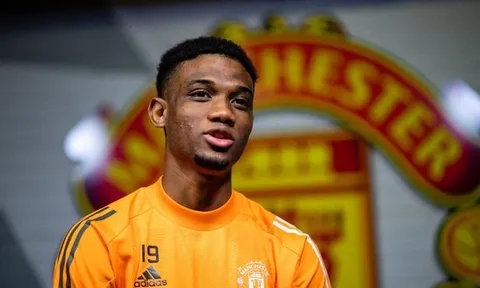 Romano hé lộ 2 CLB tăm tia cơn lốc đường biên của Man Utd