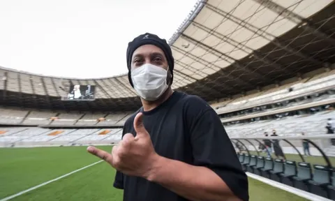 Ronaldinho dính virus Corona