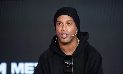 Ronaldinho đồng ý với Cristiano Ronaldo về HLV "hiện tượng" của giới túc cầu