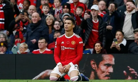 Perry Groves: Man Utd đã ký kết 2 bản hợp đồng phù phiếm