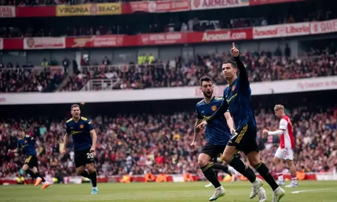 'Xé lưới' Arsenal, Ronaldo đi vào lịch sử