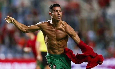 Mark Hughes dự đoán về màn tái xuất của Ronaldo cho M.U