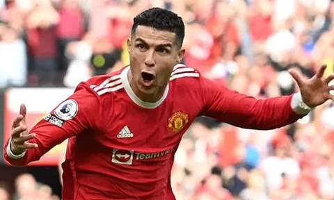 Ronaldo kiếm bộn tiền sau khi lập hat-trick cho M.U