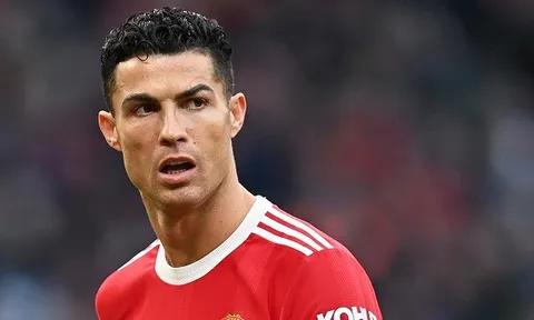 Chuyên gia khuyên M.U đổi Ronaldo lấy bom xịt của Barca