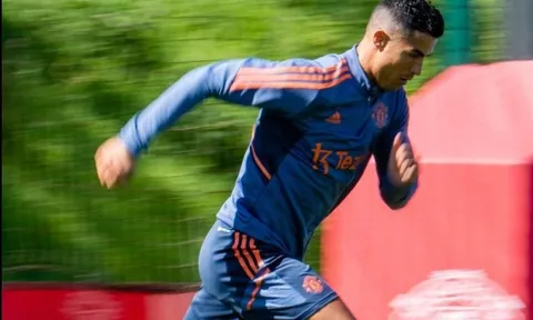 Ronaldo bắn thông điệp ngắn gọn trước trận Brentford