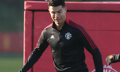 Ronaldo báo tin dữ cho MU