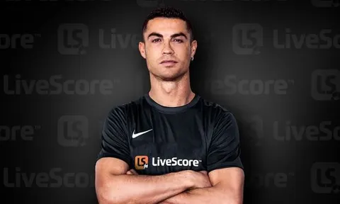 Ronaldo bất ngờ gật đầu trước “gã khổng lồ”, được phong danh GOAT