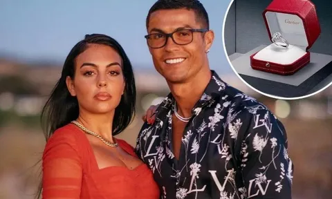 Quá hào phóng, Ronaldo bước lên đỉnh làng túc cầu