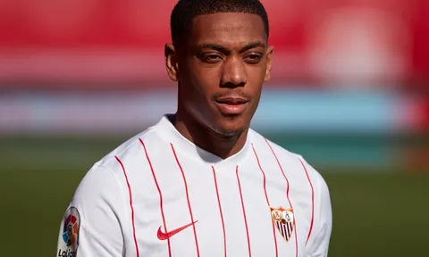 Ronaldo 'Béo' gửi thông điệp đến Martial