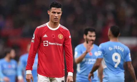 Ronaldo bị tố thiếu tôn trọng đồng đội