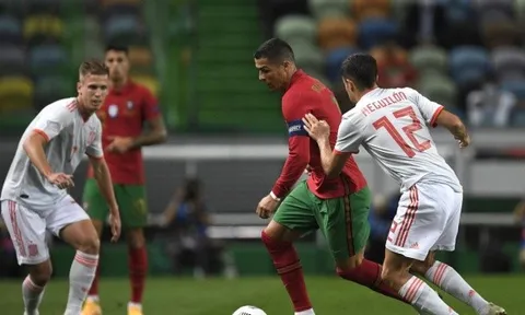 Ronaldo bùng nổ khiến Tây Ban Nha chao đảo, Bồ Đào Nha vẫn cay đắng vì "thần hộ mệnh"