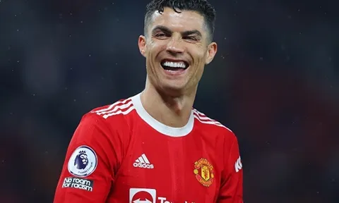 Ronaldo cười nhạo CĐV Atletico Madrid
