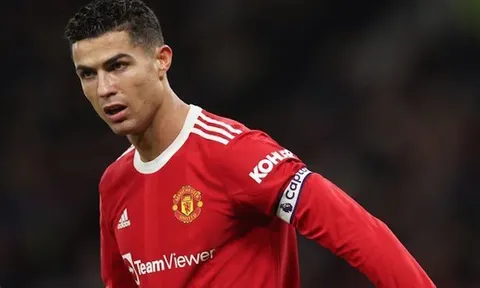 Ronaldo đã làm gì sau khi MU thua bẽ mặt Wolves?