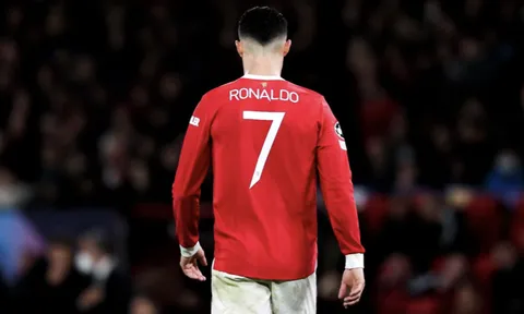 Ronaldo đang tự hủy hoại danh tiếng