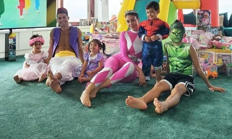 Georgina Rodriguez: "Ronaldo và các con lấp đầy cuộc sống của tôi"