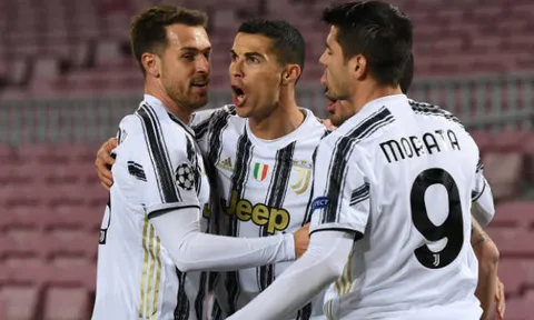 Ronaldo gọi - Messi lặng im, Juve hủy diệt Barca ngay tại Camp Nou