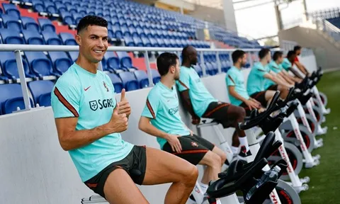 Ronaldo hóa trẻ con, Pepe chỉ còn biết cười trừ