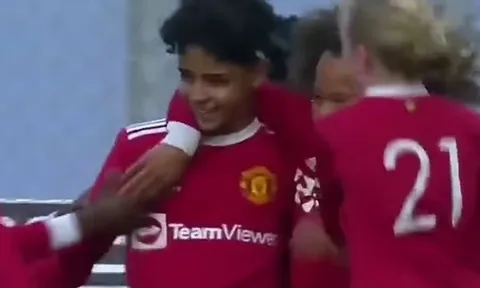 Ronaldo Jr lập công cho đội trẻ M.U, ăn mừng theo phong cách kinh điển