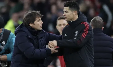 Ronaldo khiến Conte không thể tới MU