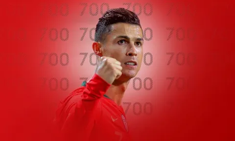 Ronaldo làm thế nào đạt cột mốc 700 bàn thắng? So với Messi ra sao?