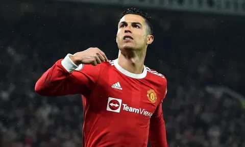 Ronaldo lùi một bước để càng vĩ đại hơn