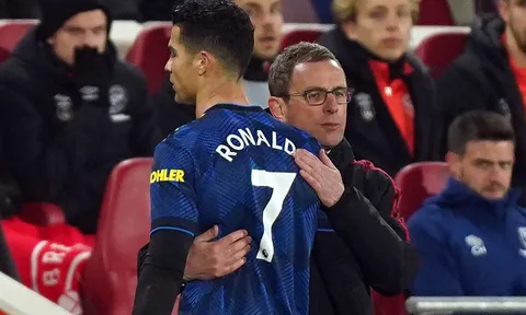 Ronaldo nợ ngọc quý của M.U lời xin lỗi