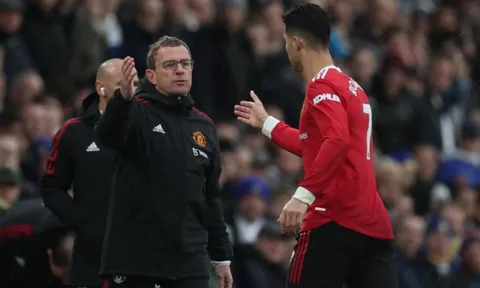 Ronaldo ra yêu cầu ở lại MU, thầy mới gặp khó