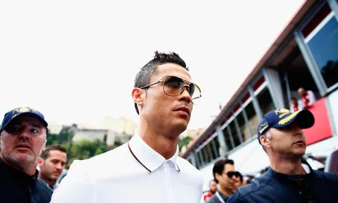 Ronaldo sắm vai ‘siêu cò’, M.U sắp có máy quét chất lượng