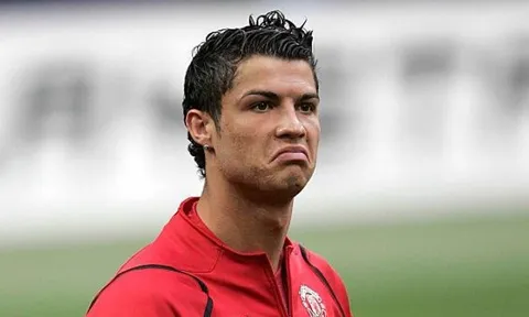 'Ronaldo sẽ hủy hợp đồng với M.U nếu theo dõi trận đấu'