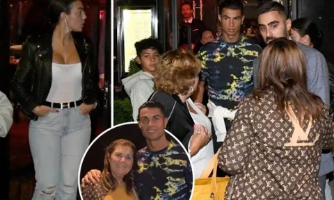 Ronaldo tận hưởng thú vui bình dân sau màn trình diễn 5 sao