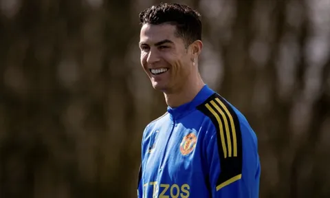 Ronaldo tiếp tục làm khó Man United
