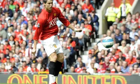 Ronaldo từng đốt lưới West Ham bằng... đùi