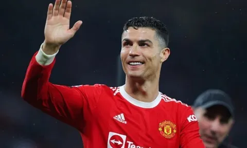 Ronaldo vừa đặt M.U vào vị trí Liverpool không cho phép
