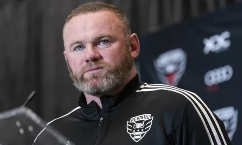 Đội hình M.U đấu Liverpool ra sao nếu Rooney thay Ten Hag?