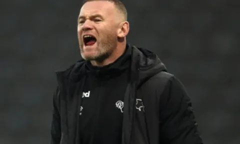 Rooney ra mắt băng ghế chỉ đạo, CLB ngắt mạch 4 trận toàn thua