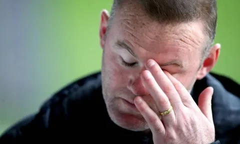 Rooney lao đao, dẫn dắt CLB tụt dốc không phanh, mấp mé xuống hạng
