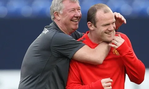 Rooney: "Sir Alex trả lời: 'Biến khỏi văn phòng của tôi'"