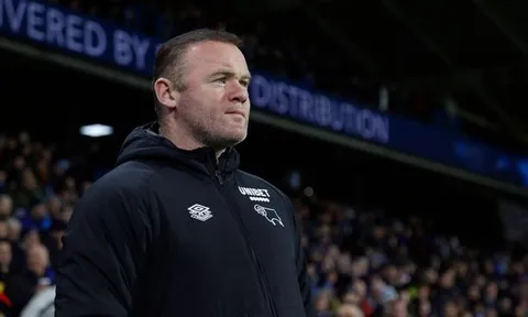 Rooney tiếp tục tạo nên điều điên rồ cùng Derby County