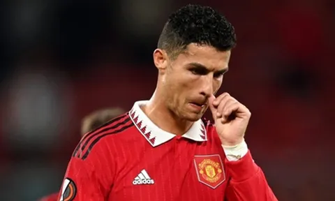 Ronaldo nhận mệnh lệnh từ LĐBĐ Anh