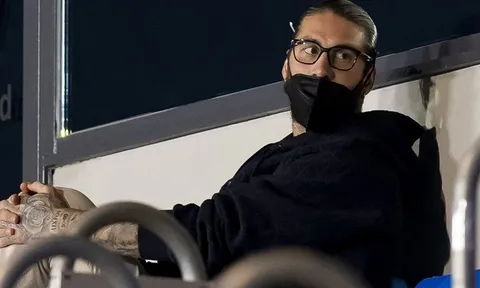 SỐC! Đang cách ly, Sergio Ramos gặp 'tai nạn' khó đỡ