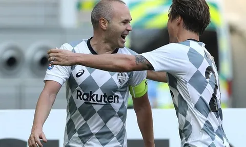 Rực sáng trước đội bóng của Cannavaro, Iniesta mang đội nhà vào vòng 16 đội Champions League