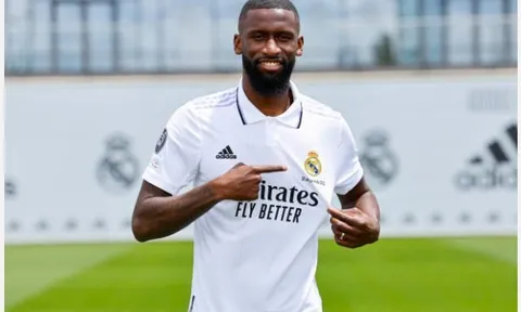 Rudiger tươi tắn trong ngày ra mắt màu áo Real Madrid