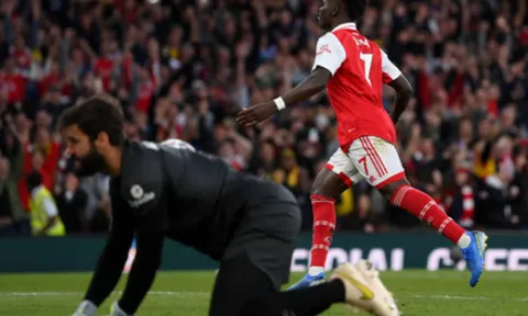 Rượt đuổi nghẹt thở, Arsenal hạ gục Liverpool đòi lại ngôi đầu