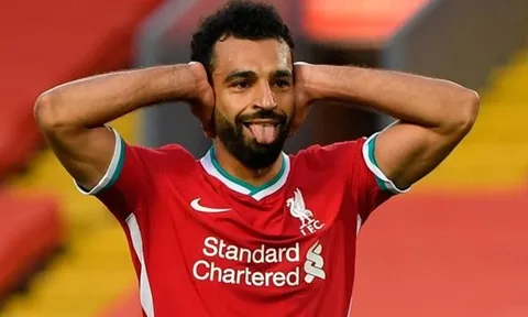 Ấm lòng với hành động của Salah dành cho 1 người vô gia cư