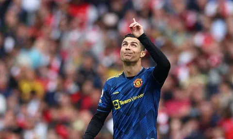 Ronaldo tặng bàn thắng cho con trai xấu số